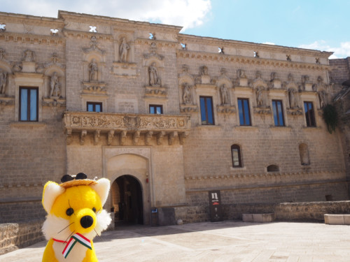 ein Schloss mit ner Fotoausstellung, welche eine Art Musik-Exorzismus darstellte 