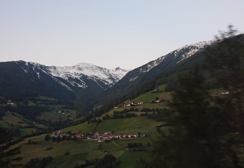 Am Brenner liegt Schnee auf den Bergen ... Heimreise